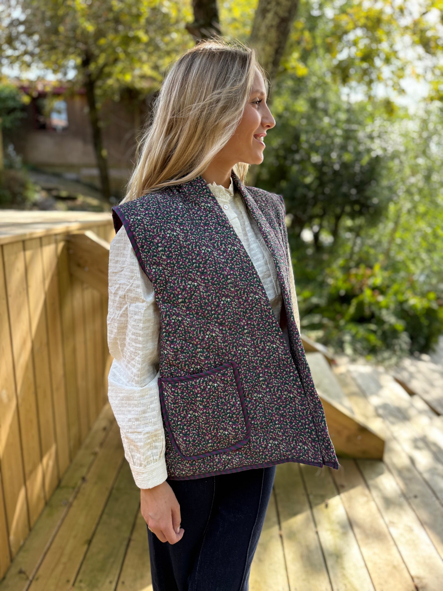 Gilet sans manches Simone - imprimé fleuri violet et vert